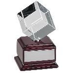 Стела "Куб вращающийся"; 8.5х9.2х14.8 см; стекло, дерево; лазерная гравировка